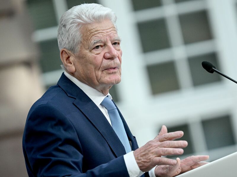 Alt-Bundespräsident Joachim Gauck fordert mehr Entschlossenheit beim Schutz der Menschenwürde. (Archivfoto) - Foto: Britta Pedersen/dpa