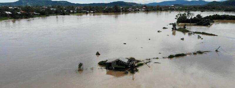 «Kalmaegi» hatte am Freitag Vietnam erreicht. - Foto: Hau Dinh/AP/dpa