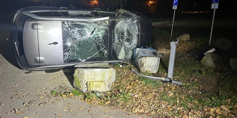 POL-PDLD: Germersheim - Fahrzeug überschlägt sich, Fahrzeuginsassen flüchten - Foto: presseportal.de