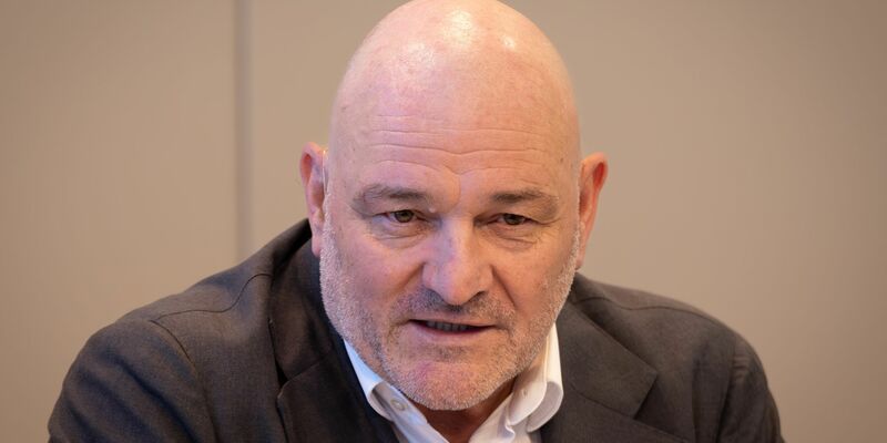 Der stellvertretende Brandenburger Ministerpräsident und Finanzminister Robert Crumbach (BSW) hofft auf eine Lösung im Streit um die Rundfunkreform. (Archivbild) - Foto: Soeren Stache/dpa