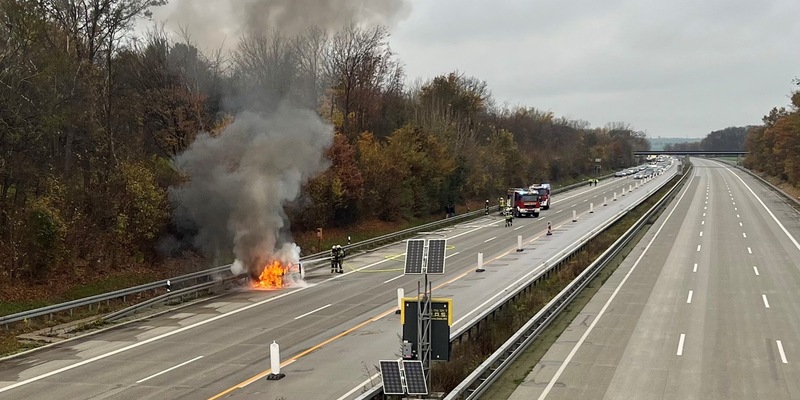POL-HI: PKW-Brand auf der BAB 7 mit einer leicht verletzten Person - Foto: presseportal.de