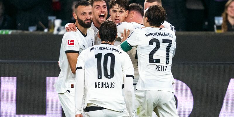 Der zweite Elfmeter der Borussia saß. - Foto: David Inderlied/dpa