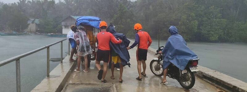 Laut Regierungsangaben könnten insgesamt 8,4 Millionen Menschen von «Fung-Wong» betroffen sein. - Foto: Uncredited/PHILIPPINE COAST GUARD/AP/dpa