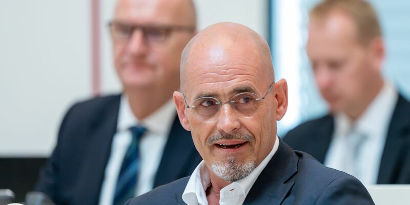 Die SPD/BSW-Koalition - darunter Ministerpräsident Dietmar Woidke (SPD) und BSW-Fraktionschef Niels-Olaf Lüders - berät über zwei umstrittene Medienstaatsverträge (Archivbild). - Foto: Soeren Stache/dpa