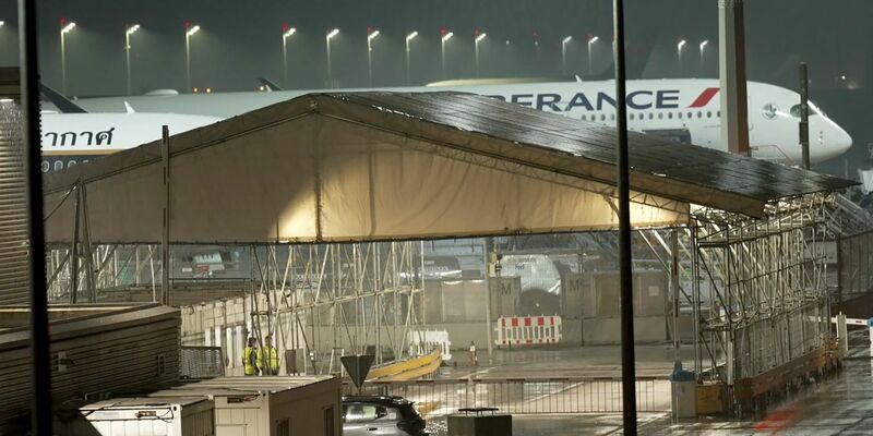 Grund für die Umleitung war laut Airline Brandgeruch im Cockpit.  - Foto: Ehsan Monajati/dpa