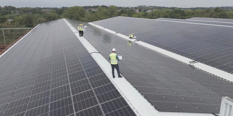Die größte Solardachanlage Dortmunds: Über die Solarkraftwerk Dortmund GmbH und den Betrieb von großen Solaranlagen - Foto: presseportal.de