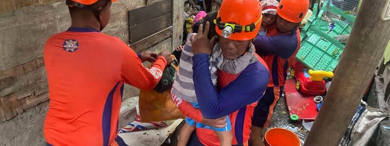 Zahlreiche Rettungsteams waren im Einsatz. - Foto: Uncredited/Philippine Coast Guard/AP/dpa