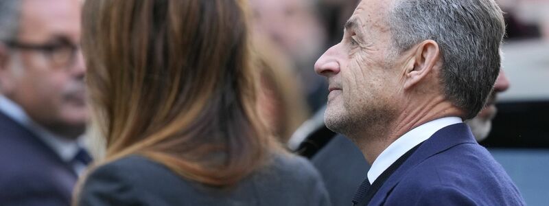 Frankreichs inhaftierter Ex-Präsident Sarkozy kann das Gefängnis unter Auflagen verlassen (Archivbild). - Foto: Thibault Camus/AP/dpa