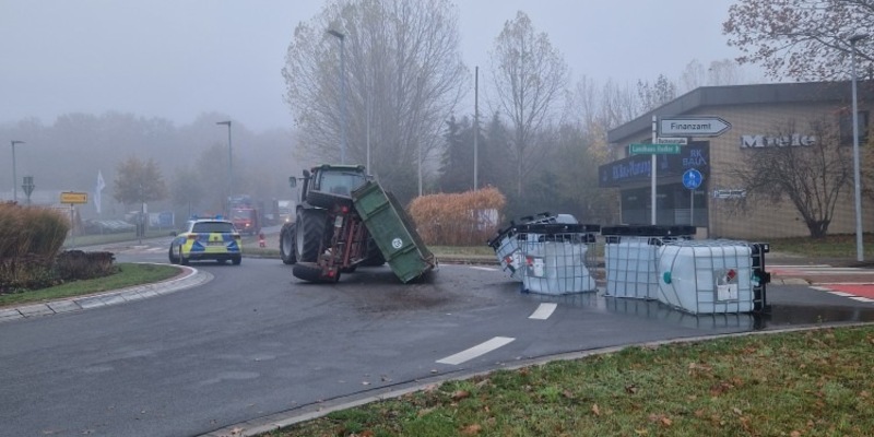 POL-ROW: Gefahrgutunfall in Zeven: 1.000 Liter Säure ausgelaufen - eine Person verletzt - Foto: presseportal.de