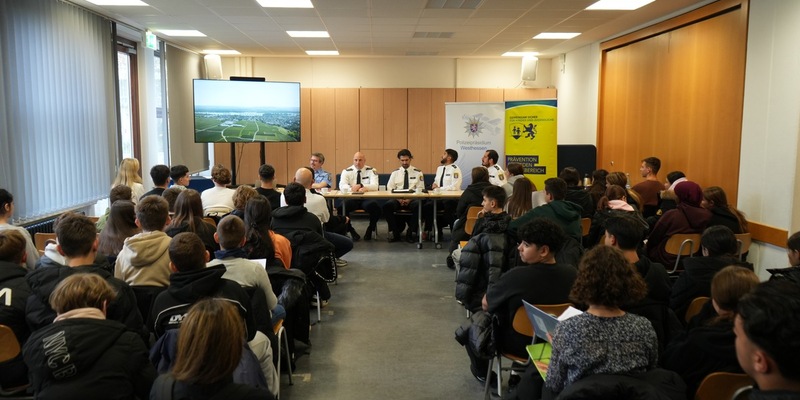POL-WI: Veranstaltung der Dialogreihe Cops im Dialog - Polizei und Schule im Austausch in Wiesbaden - Foto: presseportal.de