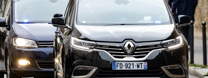 Unter großem Medienrummel und Polizeischutz verließ Sarkozy das Gefängnis La Santé in Paris - Foto: Ian Langsdon/AFP/dpa
