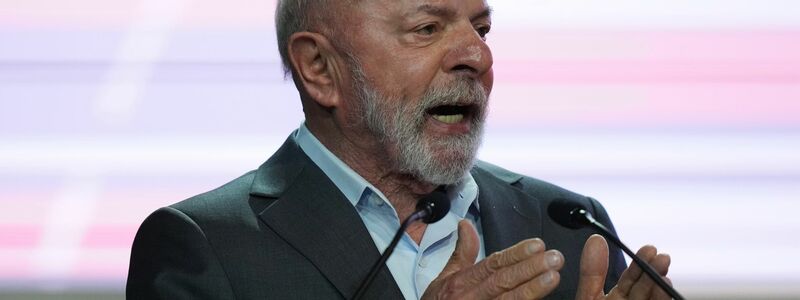 Tausende Indigene und internationale Klimaschützer zogen durchs Zentrum der Millionenstadt Belém. - Foto: Fernando Llano/AP/dpa