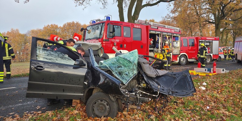 FW-ROW: Schwerer Unfall auf der K210 bei Süderwalsede - Fahrer eingeklemmt - Foto: presseportal.de