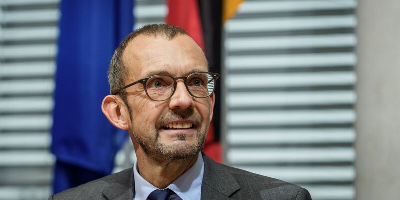 Der CDU-Politiker Thomas Röwekamp ist Vorsitzender des Verteidigungsausschusses. - Foto: Michael Kappeler/dpa