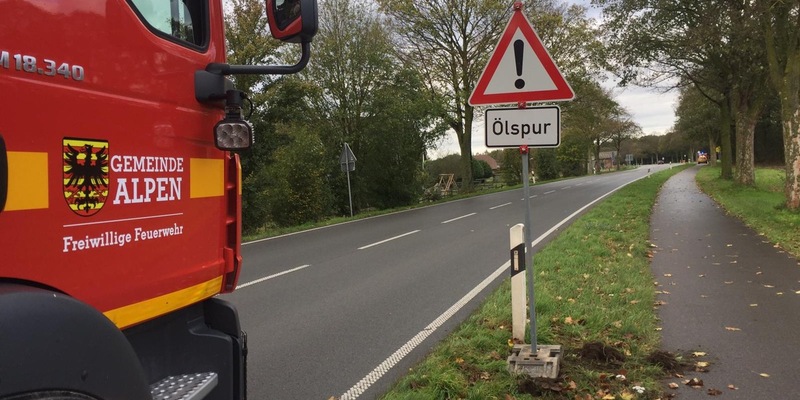 FW Alpen: gemeldete Ölspur - Foto: presseportal.de