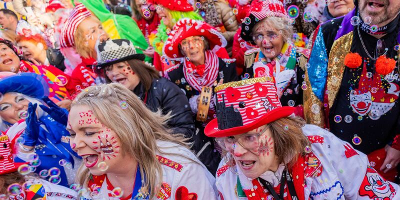 In Köln und anderen Städten wird der Karnevalsauftakt gefeiert. - Foto: Rolf Vennenbernd/dpa