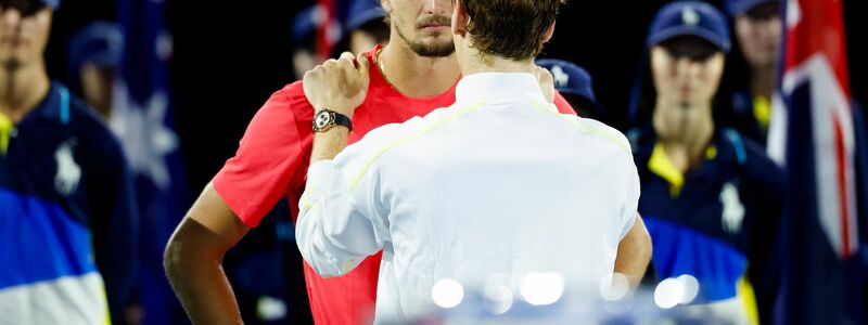 Jannik Sinner (vorne) glaubt fest an einen Grand-Slam-Turniersieg für Alexander Zverev. - Foto: Frank Molter/dpa