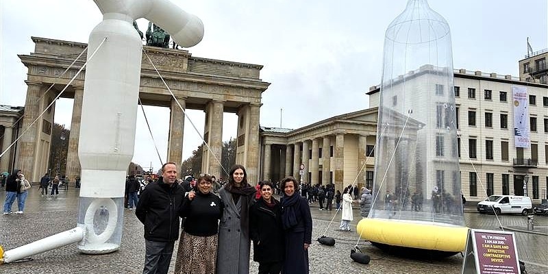 Rückschritt verhüten / Die DSW setzt ein unübersehbares Zeichen gegen die Vernichtung von Kontrazeptiva und für Selbstbestimmung - Foto: presseportal.de