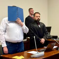 Dem Angeklagten wird versuchter Mord und gefährliche Körperverletzung vorgeworfen. (Archivfoto) - Foto: Carola Große-Wilde/dpa