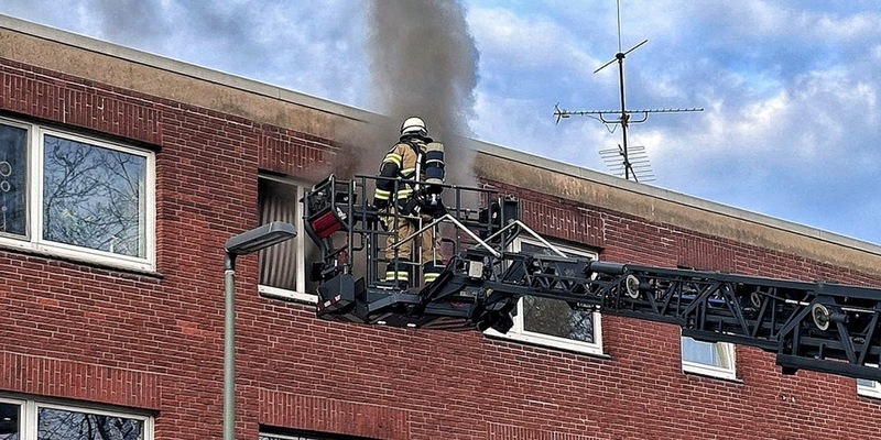 FW-NE: Zimmerbrand im zweiten Obergeschoss | Keine Personen verletzt - Foto: presseportal.de