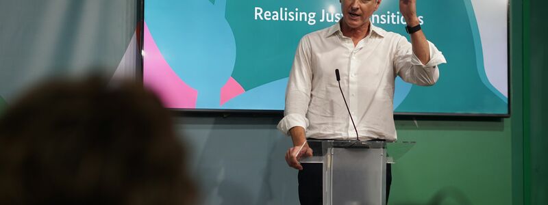 Indigene Aktivisten haben den Veranstaltungsort des Weltklimagipfels gestürmt. - Foto: Larissa Schwedes/dpa