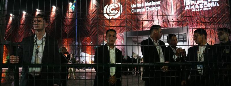 Sicherheitskräfte riegelten den Veranstaltungsort des UN-Klimagipfels COP30 nach dem Zwischenfall zunächst ab. - Foto: Joshua A. Bickel/AP/dpa