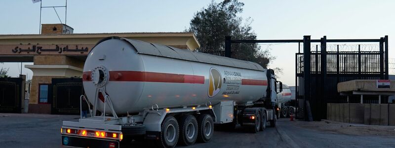 Der Übergang Rafah an der Grenze zu Ägypten ist wichtig für die Lieferung von Hilfsgütern und die Ausreise von Verletzten, die im Ausland behandelt werden sollen. (Archivbild) - Foto: Mohammed Arafat/AP/dpa