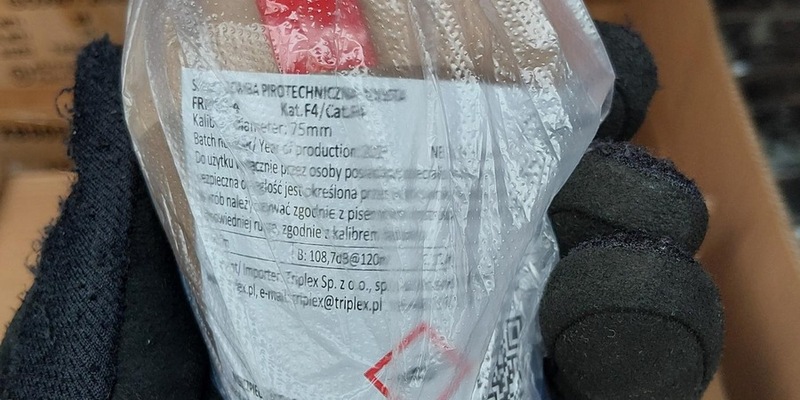 HZA-OS: Zoll und Bundespolizei stellen 148 Kilogramm Feuerwerkskörper in Kleintransporter sicher - Foto: presseportal.de