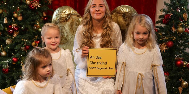 Die Briefe kommen aus aller Welt. - Foto: Oliver Berg/dpa