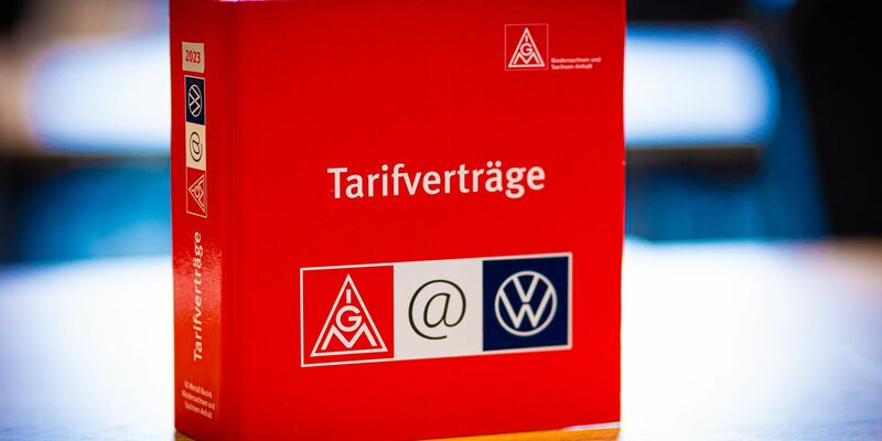 Die Tarifparteien bei VW wollen in den kommenden Monaten ein neues Entgeltsystem verhandeln.  - Foto: Moritz Frankenberg/dpa