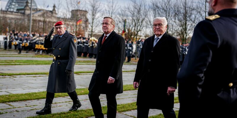 Der Bundespräsident würdigte die Bundeswehr, die tief verankert im freiheitlichen Gemeinwesen und «Armee unserer Demokratie» sei. - Foto: Kay Nietfeld/dpa