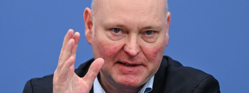 Kanzler Merz ist nicht zufrieden mit der Wirtschaftslage. - Foto: Britta Pedersen/dpa