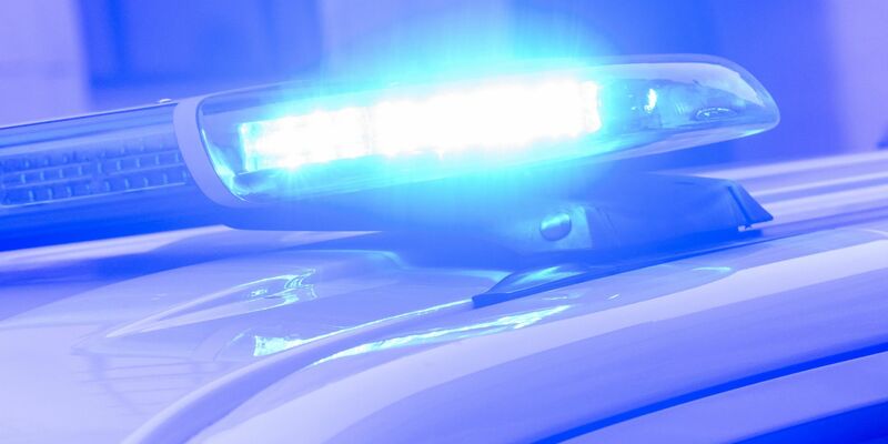 Durch Ermittlungen der britischen Polizei kam man auf den Verdächtigen in Österreich. (Symbolbild) - Foto: Julian Stratenschulte/dpa