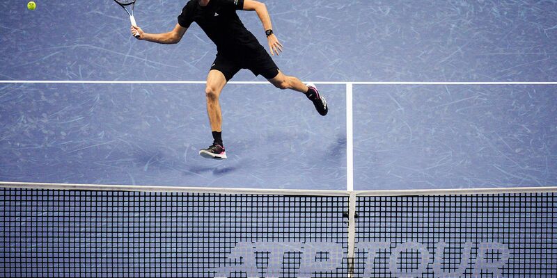 Alexander Zverev kassiert seine erste Niederlage bei den ATP Finals - Foto: Marco Alpozzi/LaPresse/AP/dpa