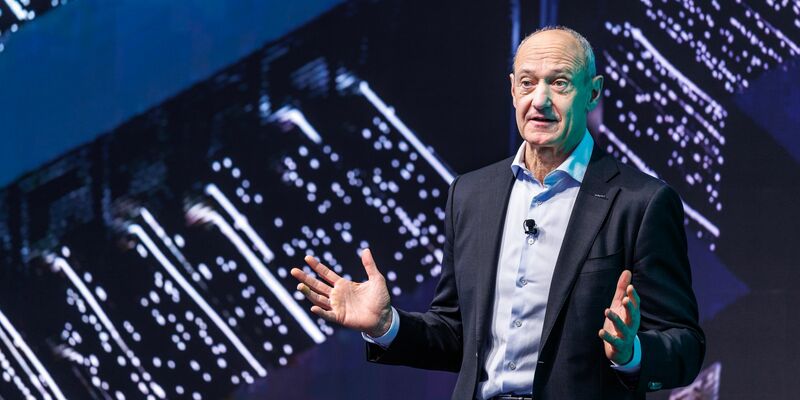 Siemens hat unter Konzernchef Roland Busch das dritte Jahr in Folge mit einem Rekordgewinn beendet. - Foto: Matthias Balk/dpa