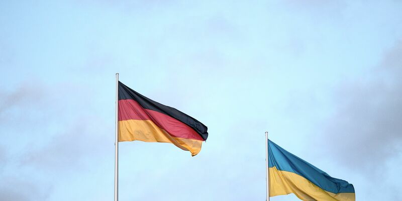 Der Status vieler Ukrainerinnen und Ukrainer in Deutschland ändert sich. (Symbolbild) - Foto: Hannes P. Albert/dpa