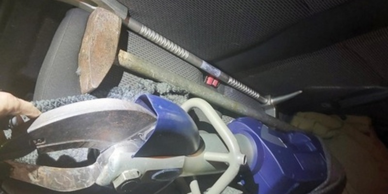 BPOL-FL: Fahrer ohne Führerschein; Messer und Werkzeuge sichergestellt - Foto: presseportal.de