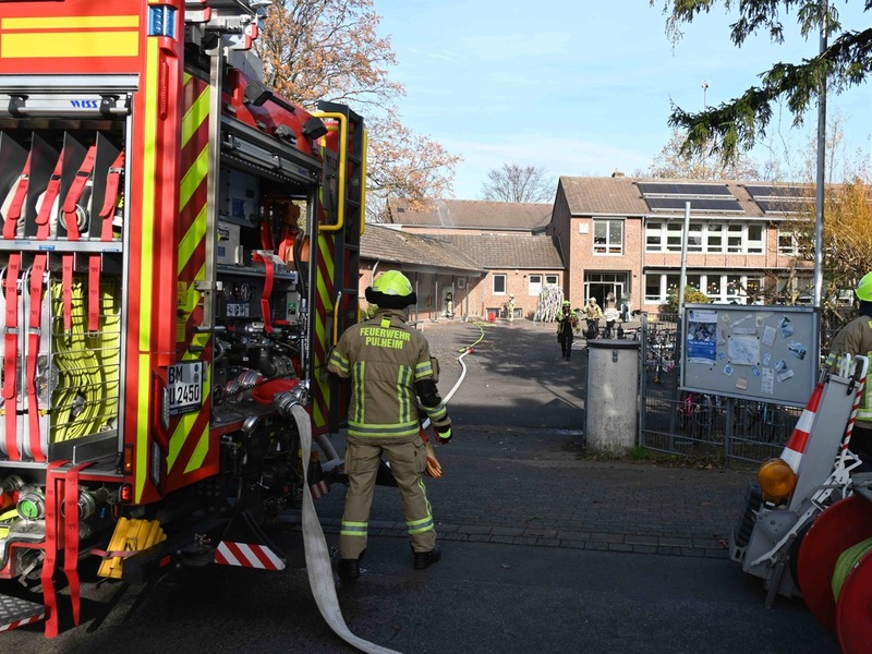 FW Pulheim: Feuer in Pulheimer Schulgebäude - Foto: presseportal.de