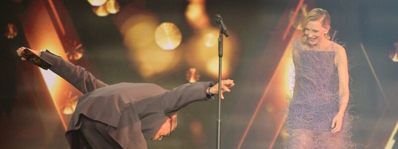 Auch wenn sie ihn nicht verstand, dankte Blanchett Götz Otto für die netten Worte.  - Foto: Peter Kneffel/dpa