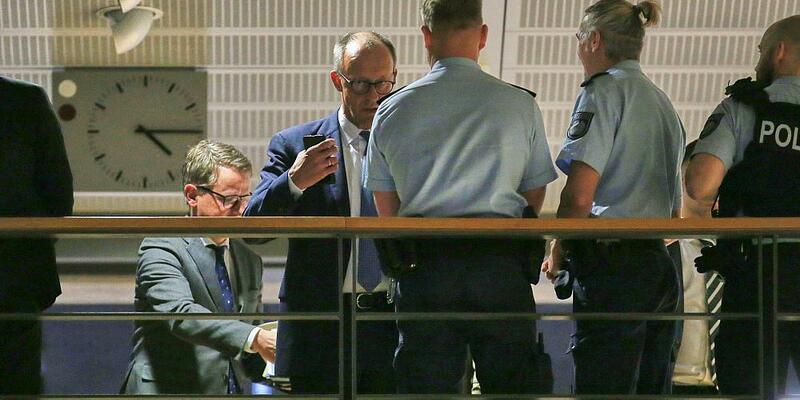 Carsten Linnemann und Friedrich Merz auf dem Weg zum Koalitionsausschuss am 13.11.2025 - Foto: über dts Nachrichtenagentur