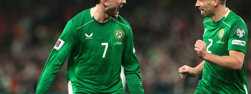 Troy Parrott (l) erzielte beide Tore für Irland. - Foto: Liam Mcburney/PA Wire/dpa