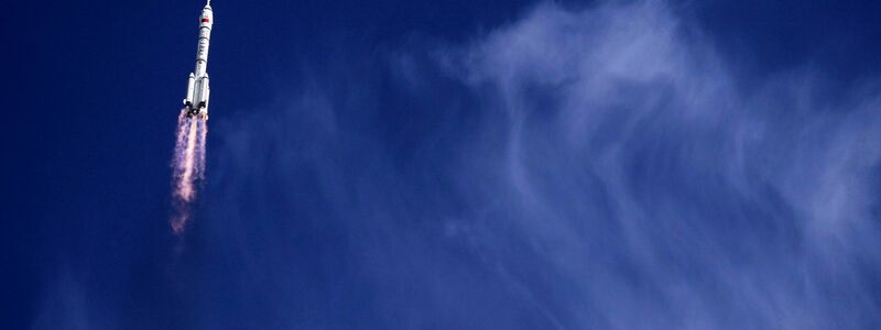 Die drei Astronauten der «Shenzhou 20» waren im April ins All aufgebrochen. (Archivbild) - Foto: Andy Wong/AP/dpa