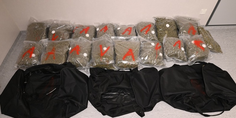 POL-HK: Walsrode: Zufallsfund bei Unfallaufnahme; Soltau: Betrunken am Steuer; Buchholz/A 7: Kettenunfall; Hodenhagen: Unfallverursacherin gesucht - Foto: presseportal.de