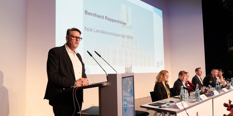 Warnung vor Versorgungsengpässen in der Pflege: Das Personal wird immer knapper. - bpa-Fachtagung in Dortmund zeigt massiven politischen Handlungsbedarf - Foto: presseportal.de