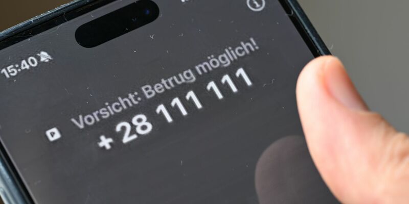 So sieht der Warnhinweis von Vodafone aus, bei der Telekom wird marginal anders gewarnt: Vorsicht, möglicher Betrug! - Foto: Wolf von Dewitz/dpa