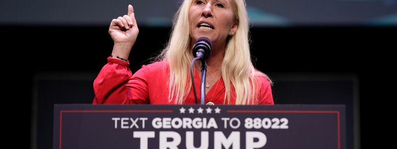 Vergangenes Jahr machte die Hardlinerin noch eifrig Wahlkampf für Trump. (Archivbild) - Foto: Evan Vucci/AP/dpa