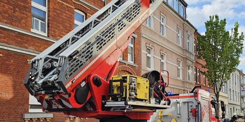 FW-E: Wohnungsbrand mit umfangreicher Menschenrettung in Essen-Steele - fünf Personen verletzt - Foto: presseportal.de