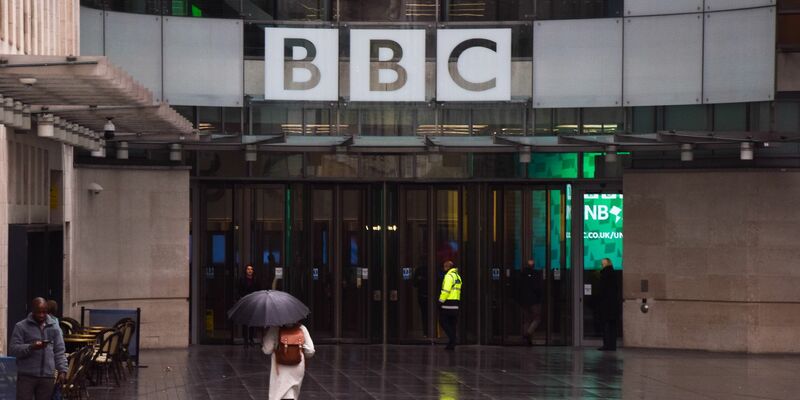Die BBC sieht aus mehreren Gründen keine Grundlage für eine Verleumdungsklage. - Foto: Vuk Valcic/ZUMA Press Wire/dpa