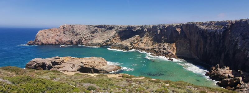 Auch im November sind Urlauber an der Algarve - der Sturm traf unter anderem einen Campingplatz. - Foto: Geraldine Friedrich/dpa-tmn