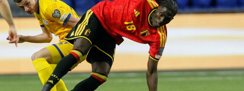 Die Belgier um Amadou Onana (r.) kamen in Kasachstan ins Stolpern. - Foto: Uncredited/AP/dpa